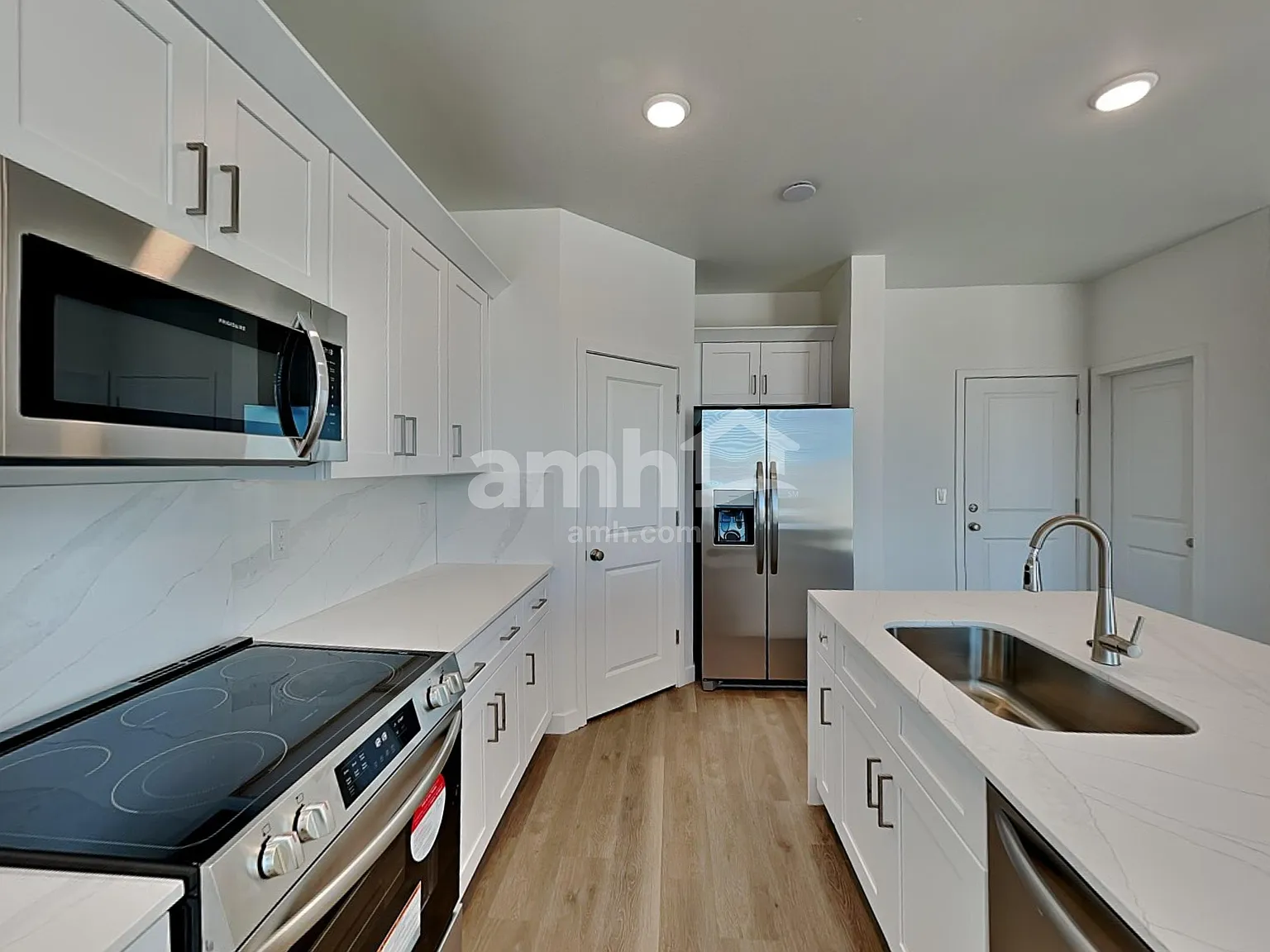 3 bed, 2.5 bath, 1978 sqft, $2,305 — Photo 3