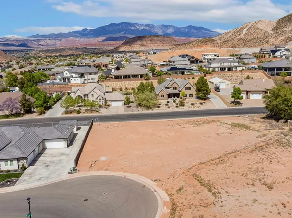 1067 E Bronco Dr, Washington, UT 84780