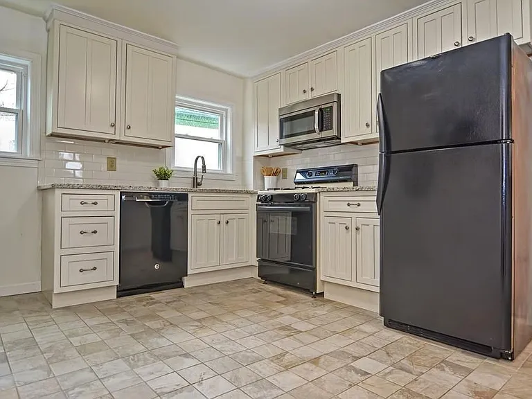 18 Walcott St #1 — Photo 3