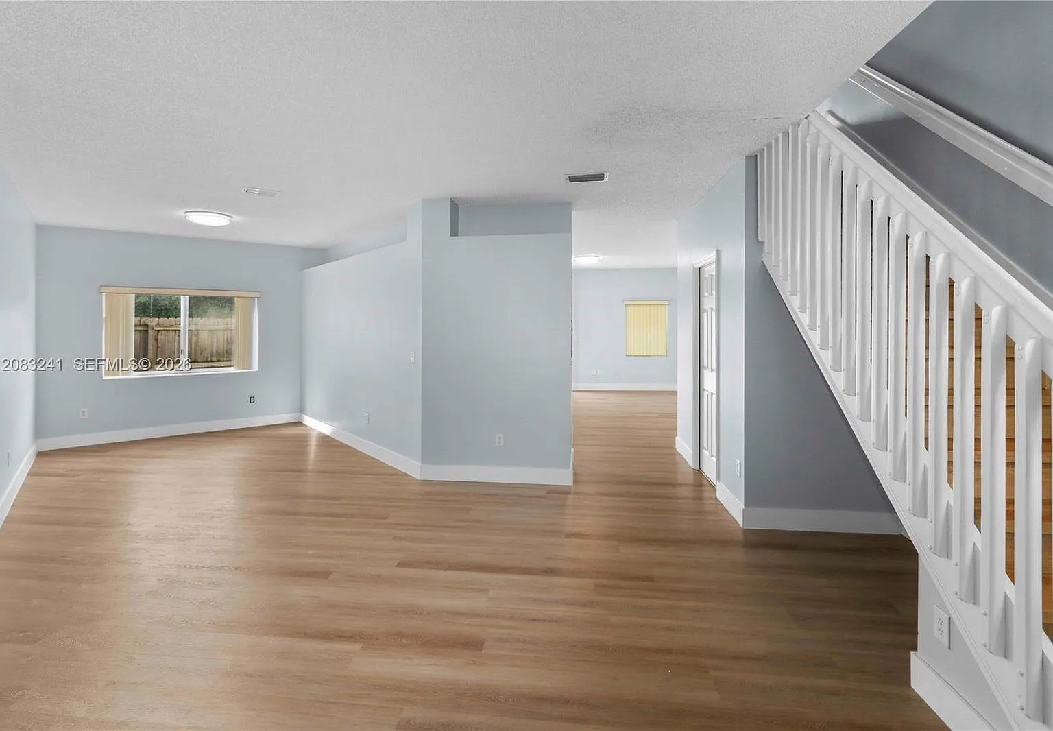 Towngate Condo Six — Photo 2