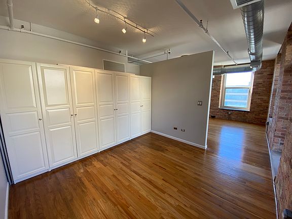 5th image of 420 S Clinton St APT 401