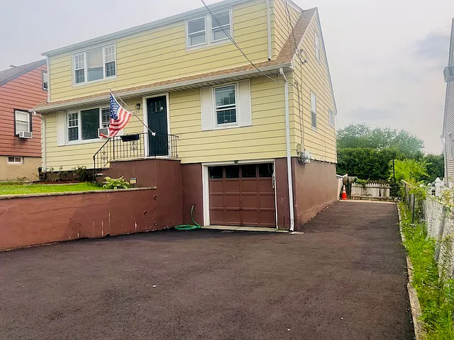 2 bed, 700 sqft, $2,000 — Photo 2