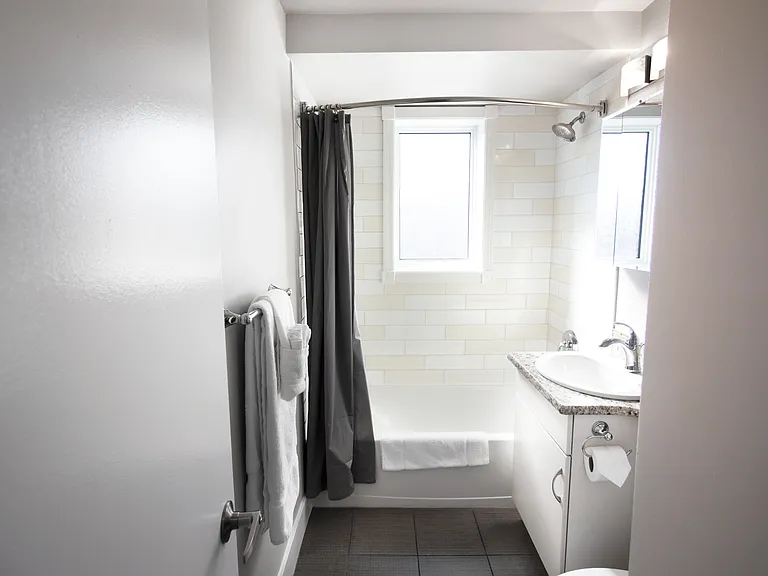 700 Corydon Ave #15 — Photo 38