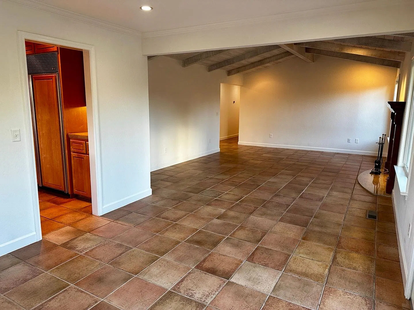 Beautifully updated and spacious 4 bedroom, 2.5 bathroom Single Family home with Saratoga Schools! — Photo 3