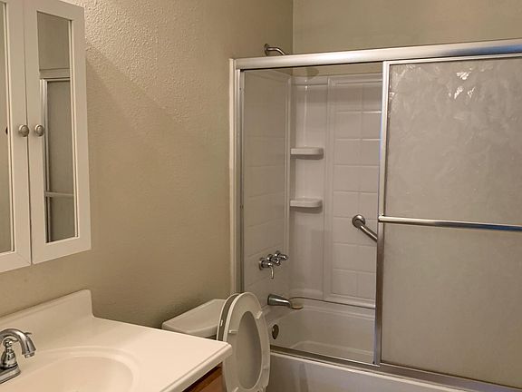 3rd image of 4009 Myrtle Ave