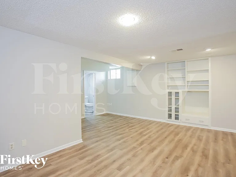 8033 N Everton Ave — Photo 11