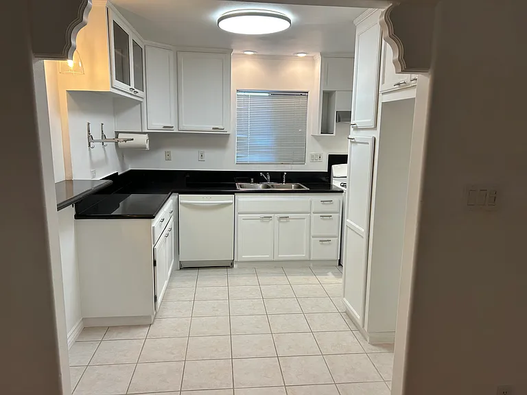11741 Benfield Ave — Photo 22