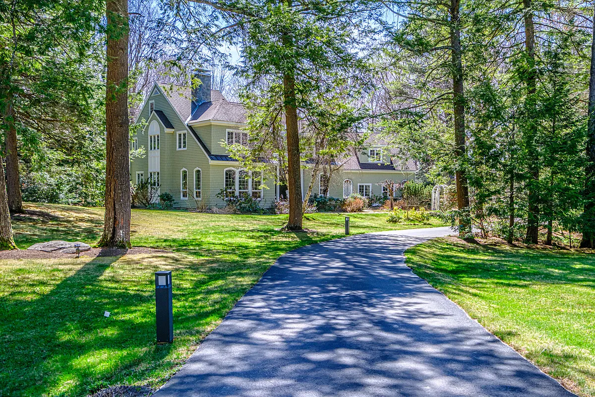 Building Photo - 47 Lakeside Dr