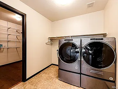 3383 Mount Royal Dr — Photo 35
