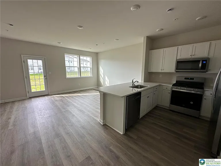 1145 Martin Rd — Photo 32