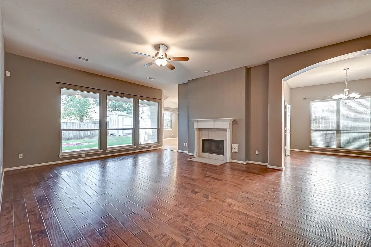 3 bed, 2.0 bath, 2123 sqft, $1,875 — Photo 3