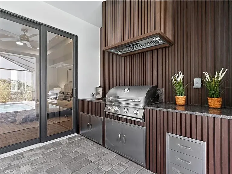 15101 Leipzig Cir — Photo 16