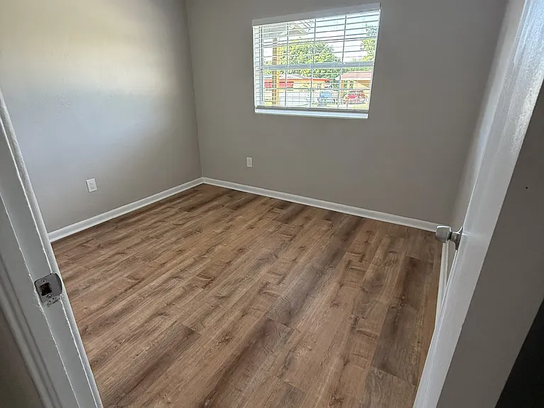 5702 Meridian Way — Photo 7