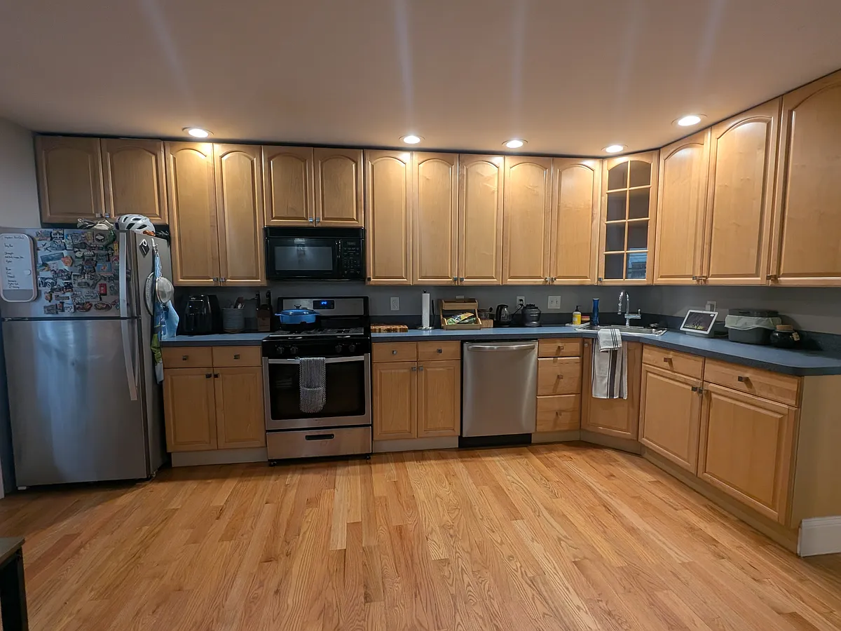 Building Photo - 274 Gold St #1A