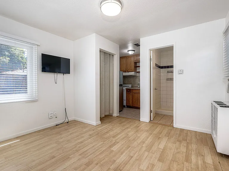 2744 Treat St — Photo 3
