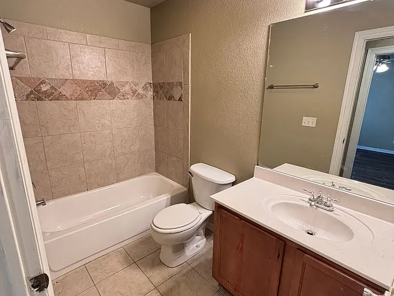 114-116 S Ray Ave — Photo 7