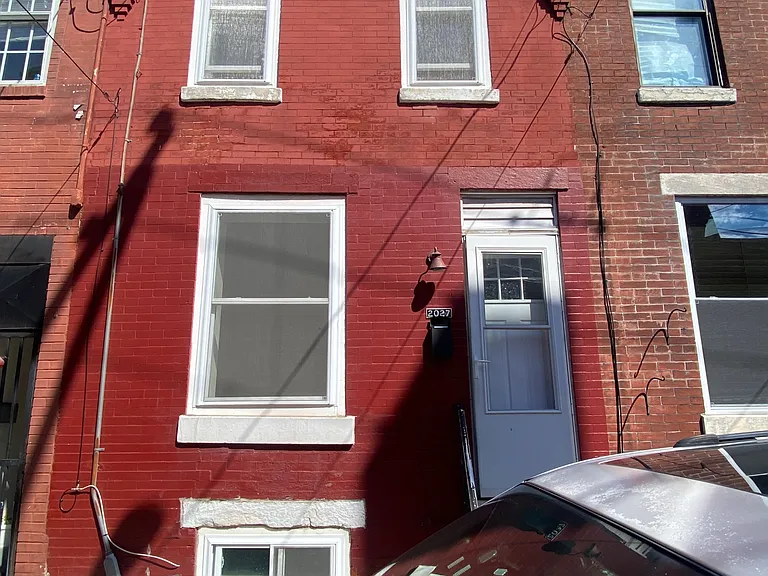 2027 S Watts St — Photo 2
