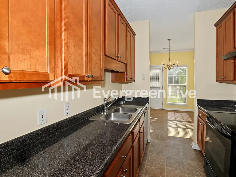 240 Shenandoah Dr — Photo 8