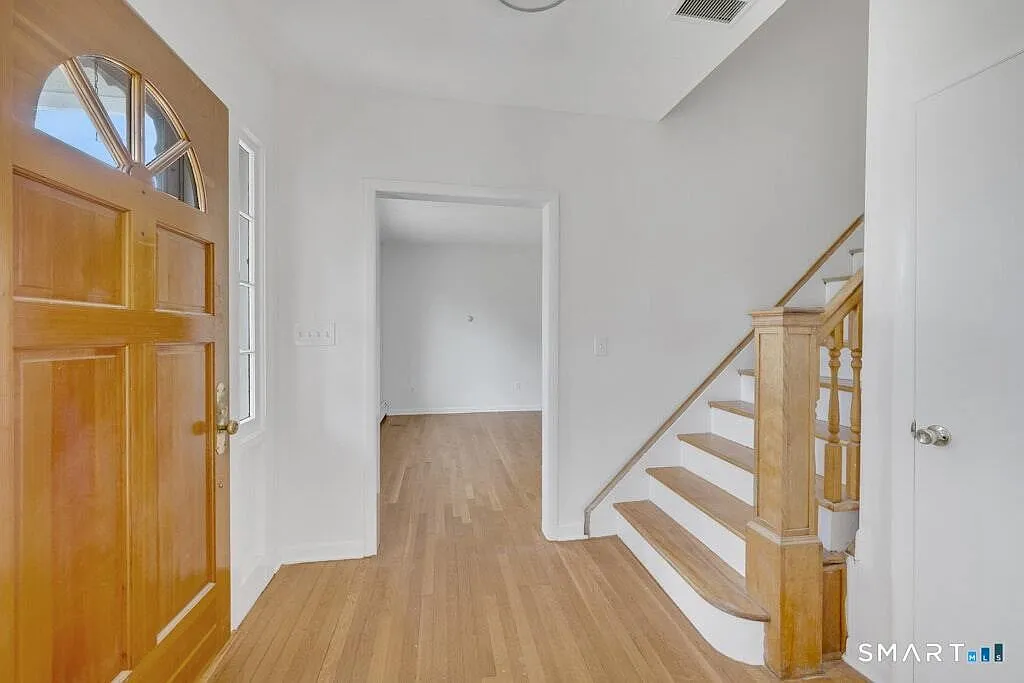 5 bed, 3258 sqft, $7,200 — Photo 4