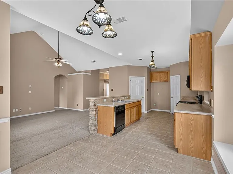 5912 Meadowglen Dr — Photo 9