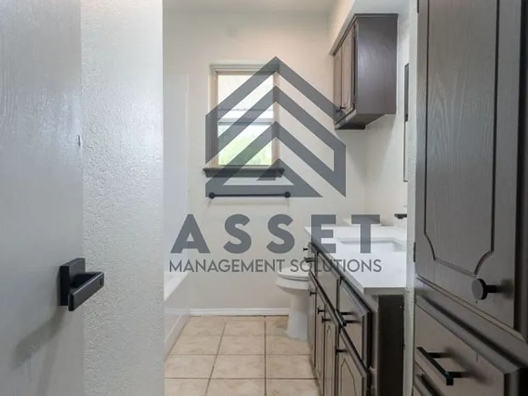 1605 Blessing Ct — Photo 22