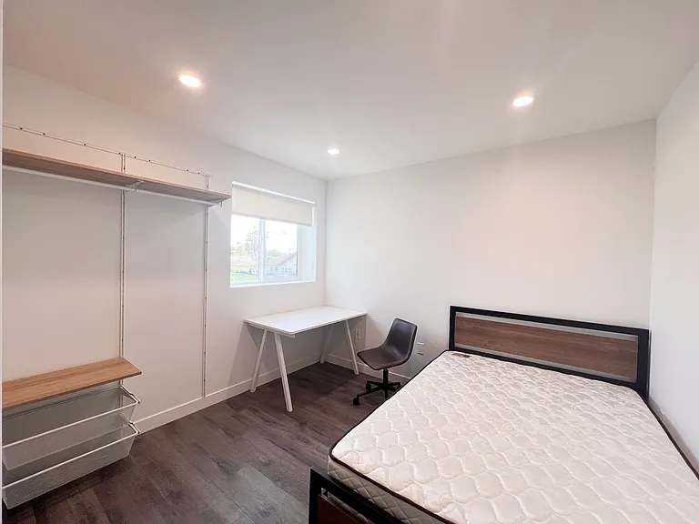 1439 W 37th Dr — Photo 47