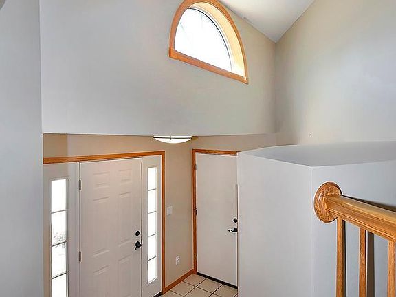 2nd image of 829 Lancer Dr NE
