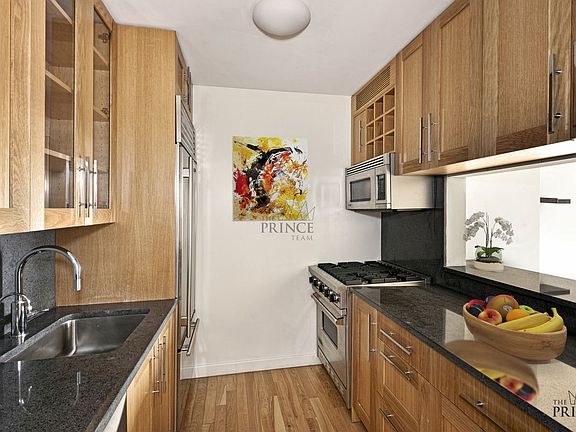 4th image of 88 Greenwich St APT 1812