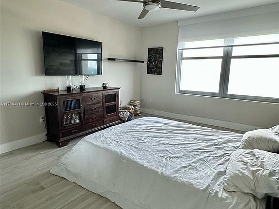 5th image of 2899 Collins Ave APT 837