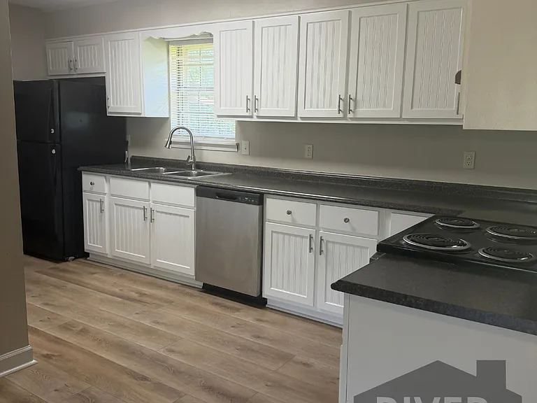 1607 Harding Ave — Photo 2