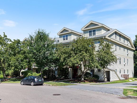2nd image of 27 Hildred Drive #27