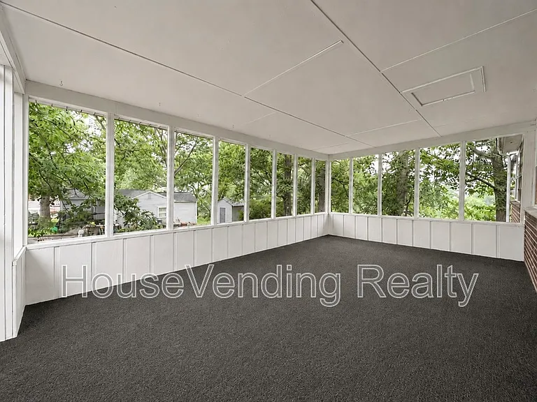 619 Tarpley St — Photo 7