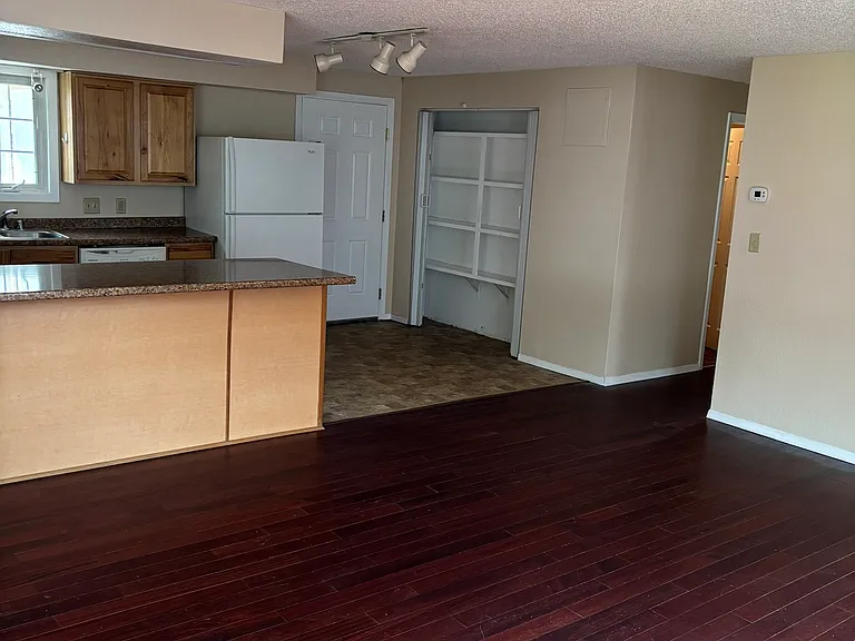 147 E 8th Ave — Photo 15