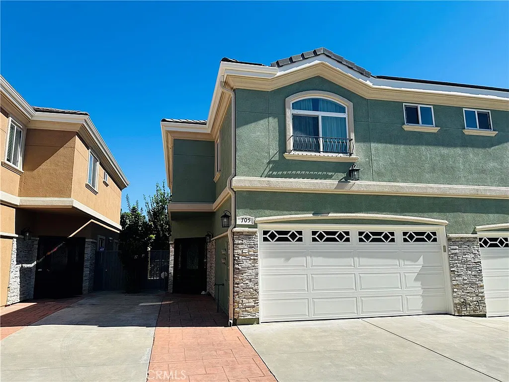 4 bed, 1862 sqft, $3,700 — Photo 2