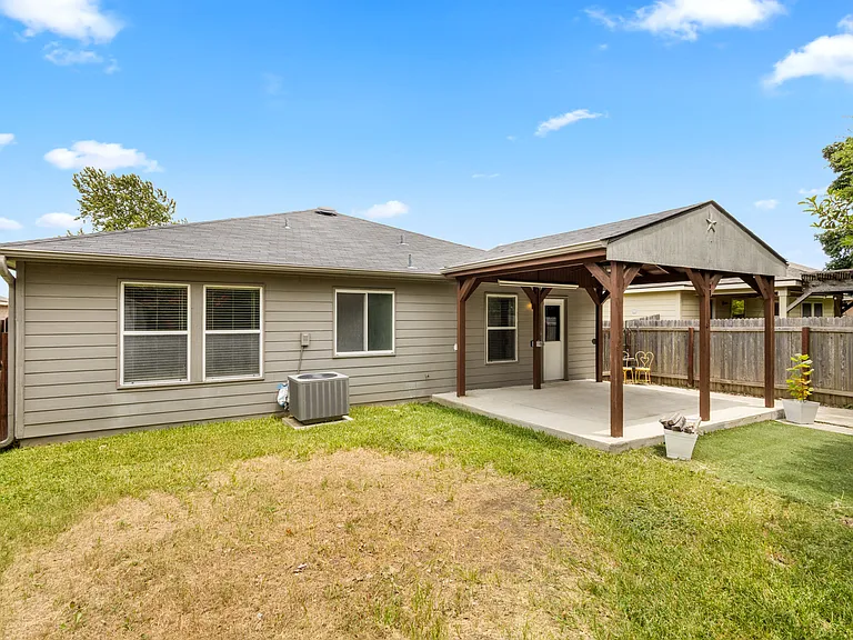 140 Katie Ct — Photo 18