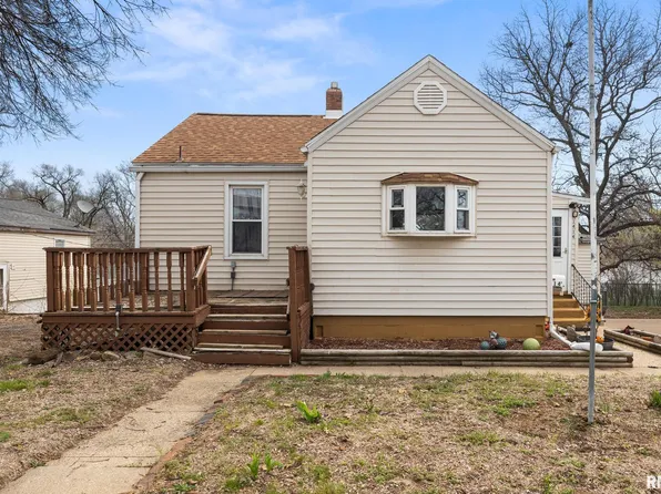 1414 Black St, Pekin, IL 61554