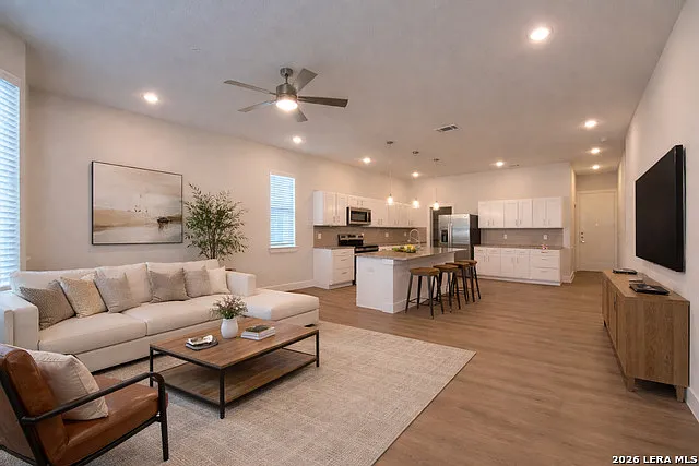 330 E Carson St #1101 — Photo 27