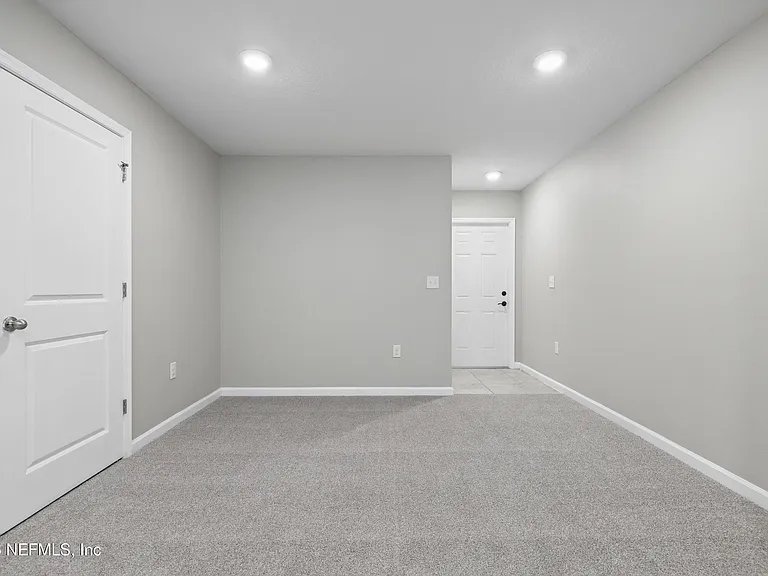 5988 Creekside Crossing Dr — Photo 4