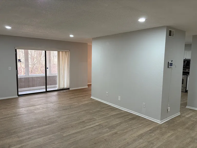 221 Seasons Pkwy #221 — Photo 10