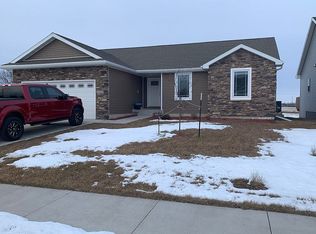 5400 Brook Landing Dr, Des Moines, IA 50317