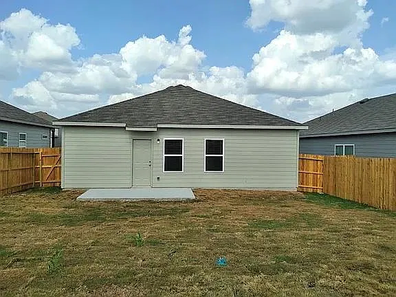 3 bed, 2.0 bath, 1234 sqft, $1,595 — Photo 2