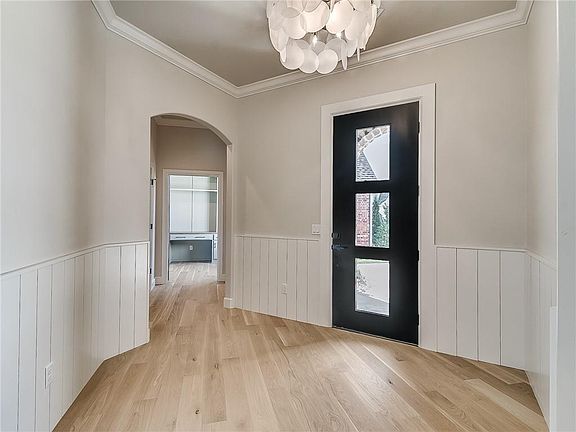 5th image of 16424 Loire East Dr