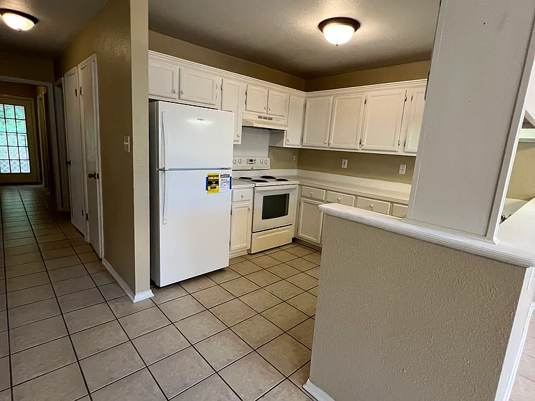 2366 Trafalgar Dr — Photo 8