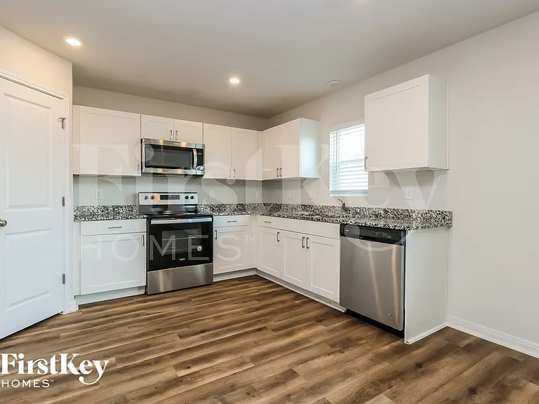 10083 Cerritos Dr — Photo 9