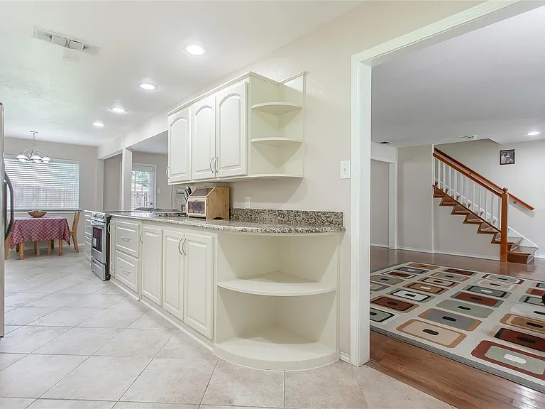 1428 Dumont Dr — Photo 7