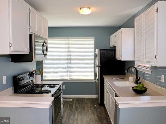 4th image of 251 Academy Ln
