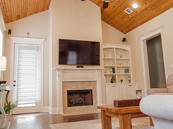 2nd image of 209 Harbor Walk Dr