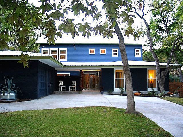 The front of 3004 Rae Dell.