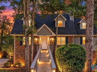 11218 Suncrest Dr SE, Huntsville, AL 35803