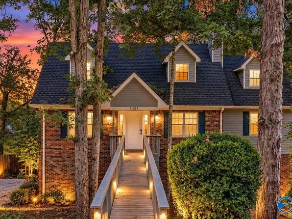 11218 Suncrest Dr SE, Huntsville, AL 35803